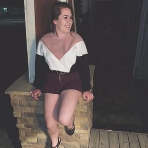 Meet your Posher, Júlia